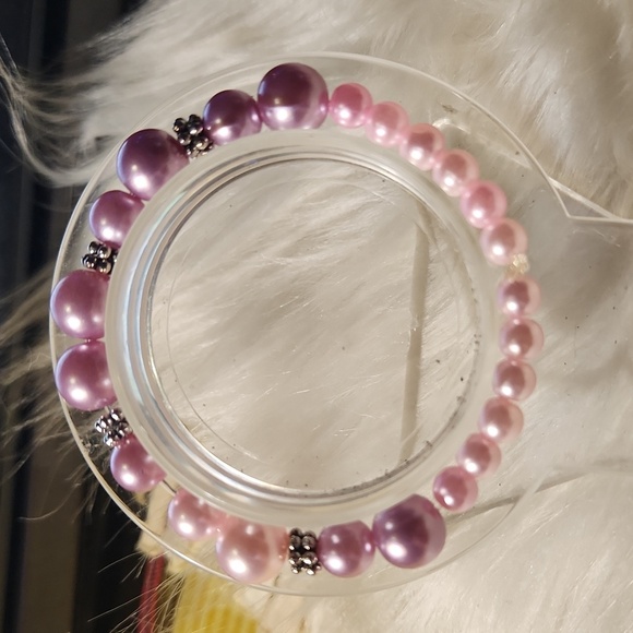 Handcrafted beaded bracelet made on a stretchy cord - Picture 2 of 4